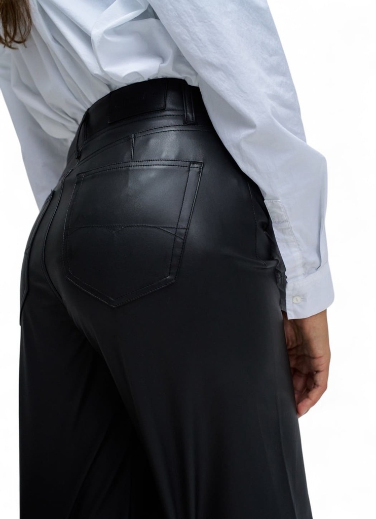 Pantalón Efecto Piel Salsa